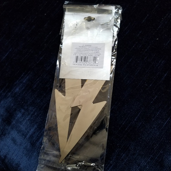 Earings - Picture 2 of 2